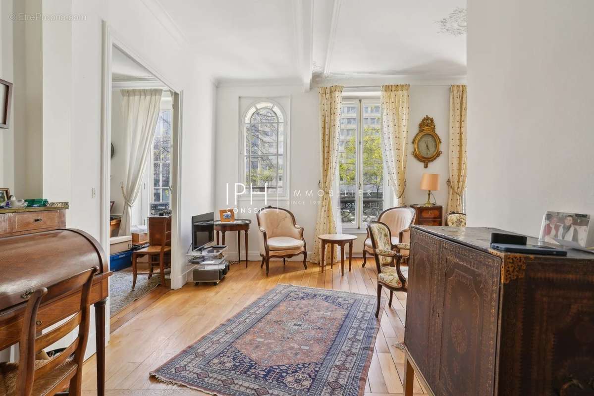 Appartement à NEUILLY-SUR-SEINE