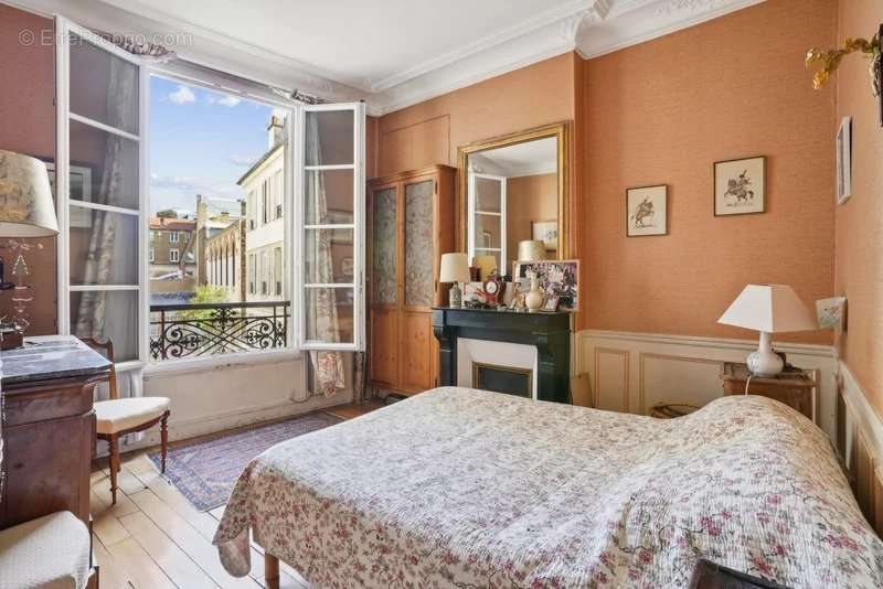 Appartement à NEUILLY-SUR-SEINE