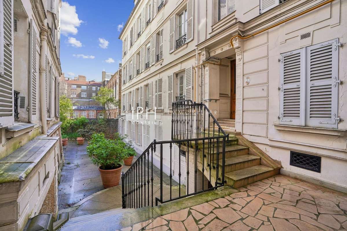 Appartement à NEUILLY-SUR-SEINE