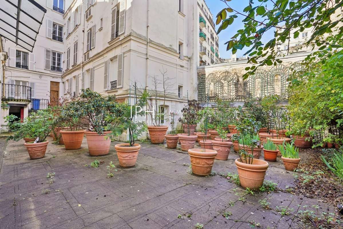 Appartement à NEUILLY-SUR-SEINE