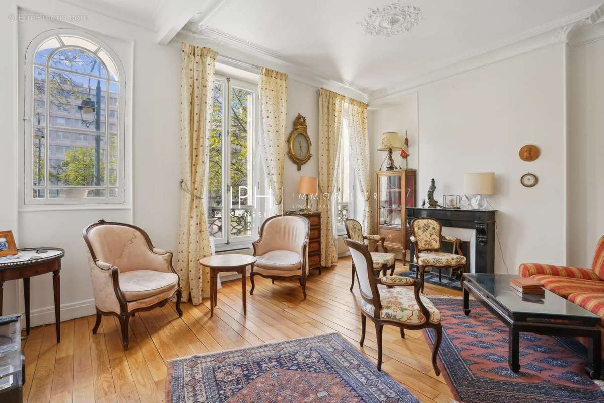 Appartement à NEUILLY-SUR-SEINE