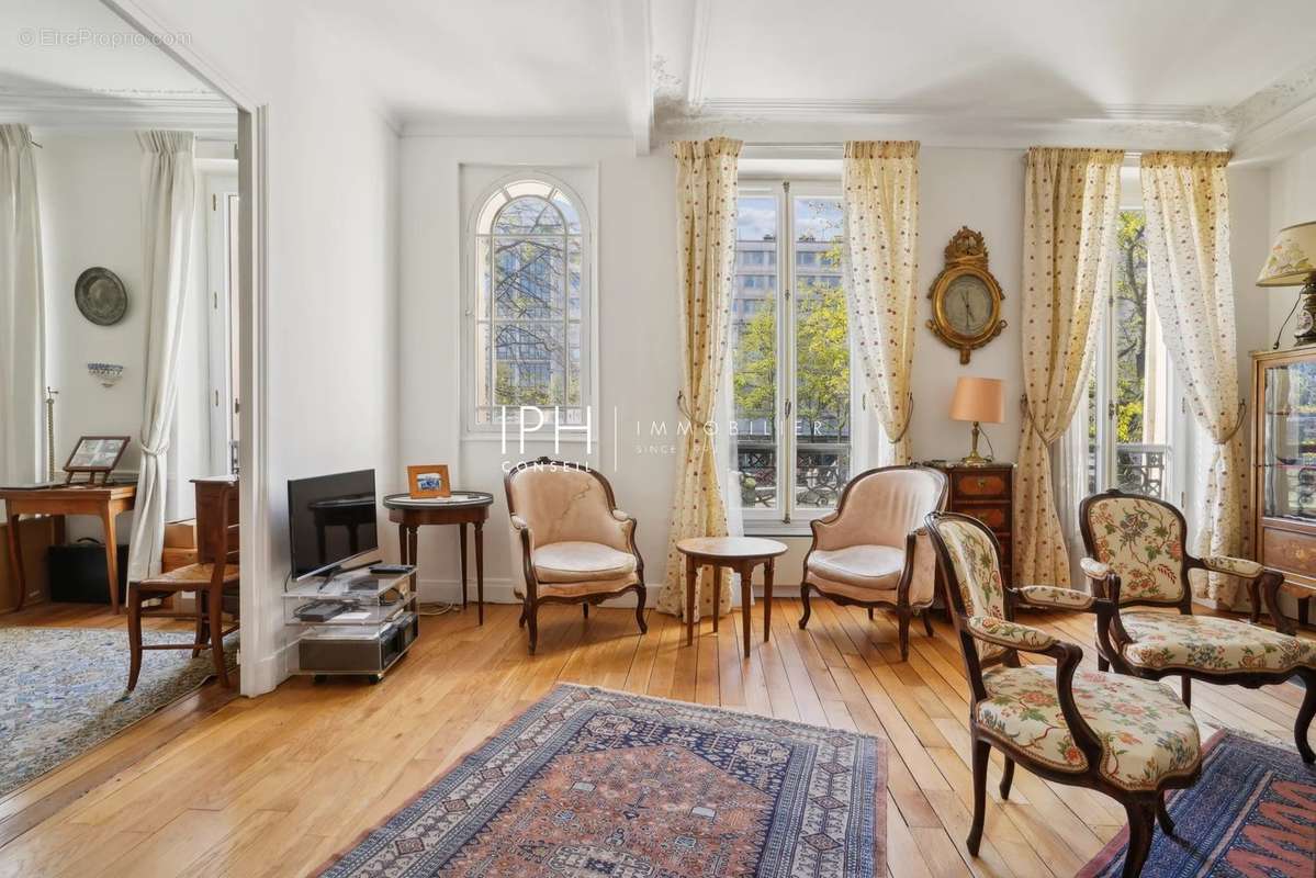 Appartement à NEUILLY-SUR-SEINE