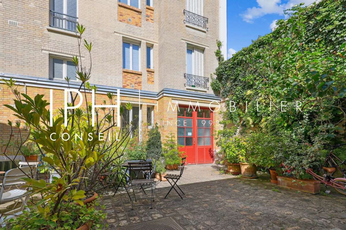 Appartement à NEUILLY-SUR-SEINE