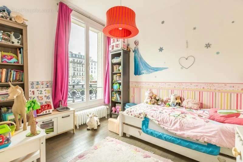 Appartement à NEUILLY-SUR-SEINE