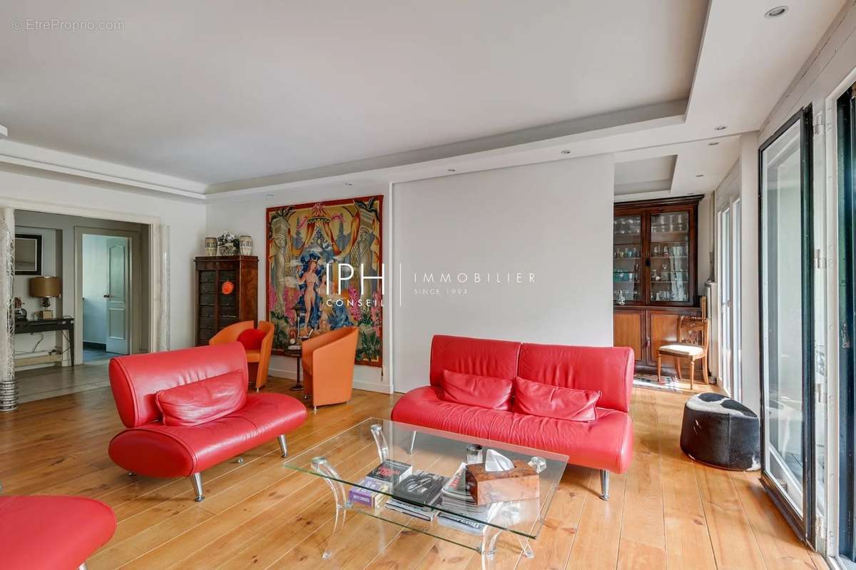 Appartement à NEUILLY-SUR-SEINE