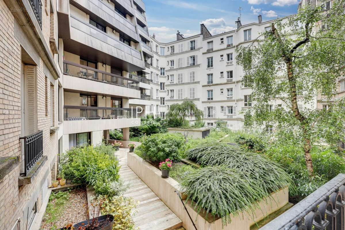 Appartement à NEUILLY-SUR-SEINE