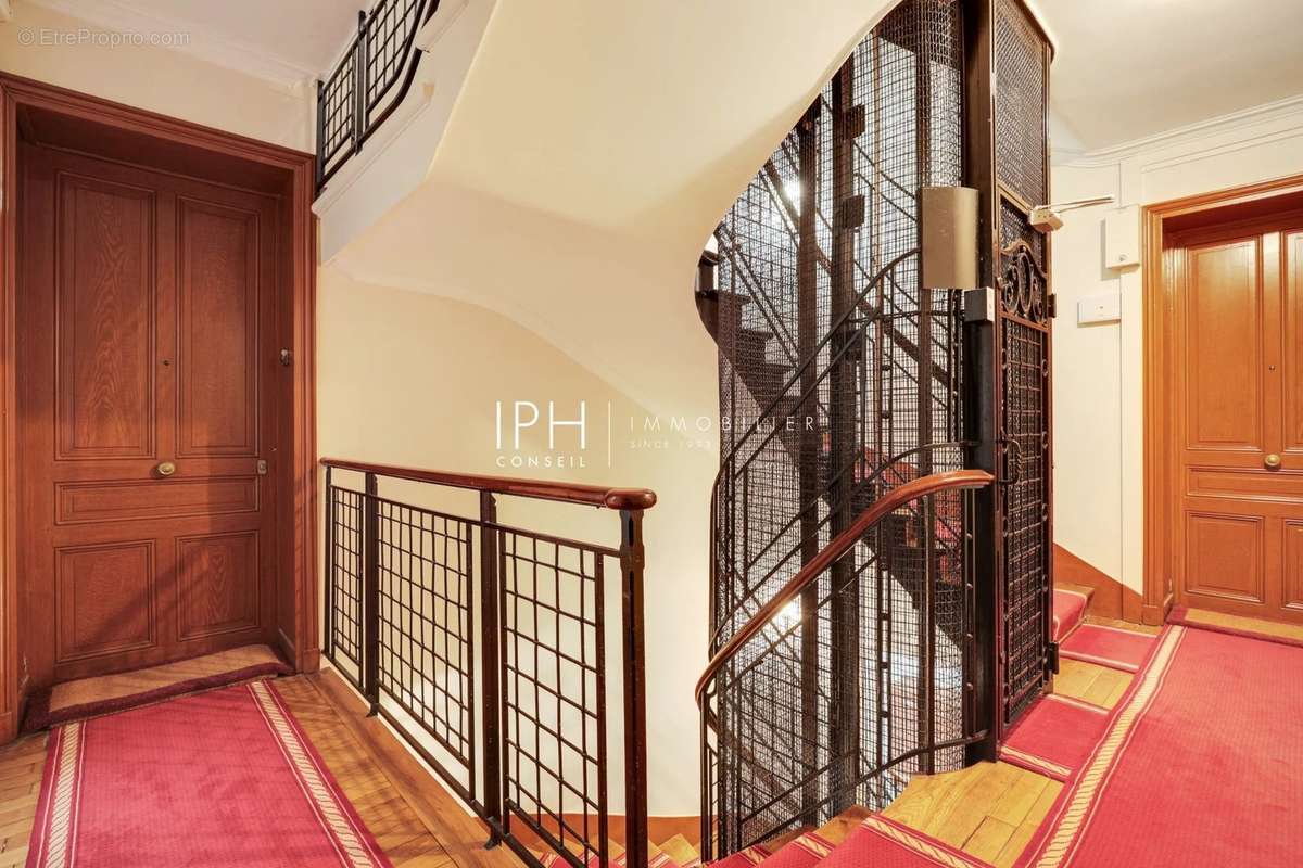 Appartement à NEUILLY-SUR-SEINE