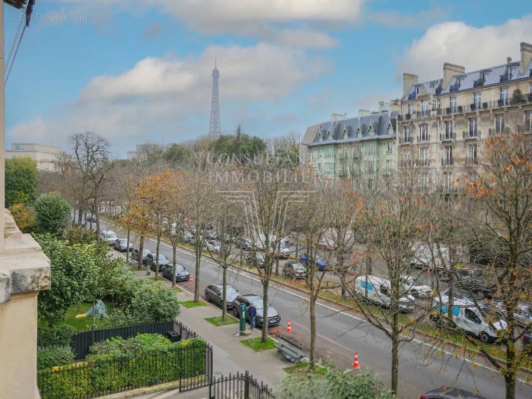 Appartement à PARIS-16E