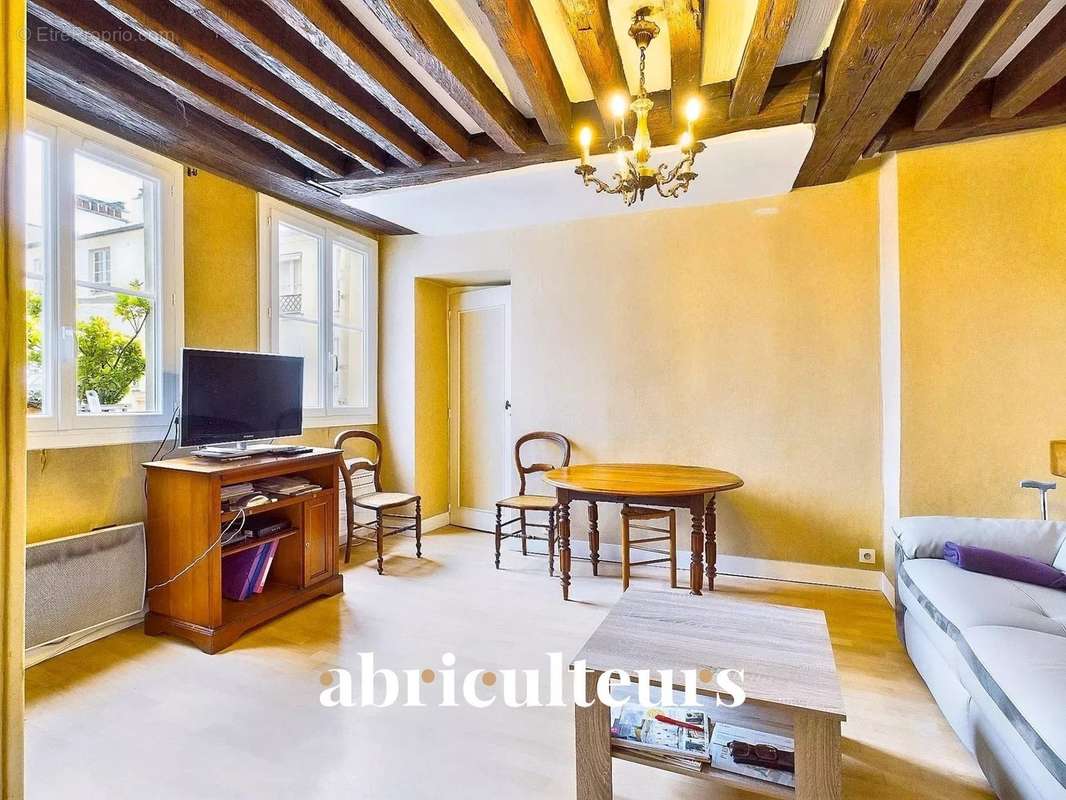 Appartement à PARIS-3E