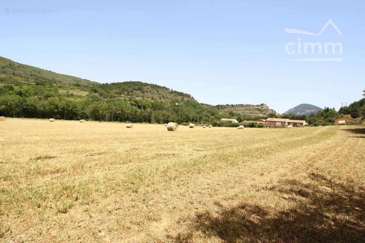 Terrain à COUIZA