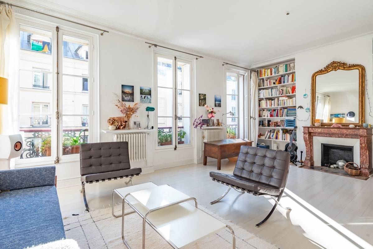 Appartement à PARIS-10E