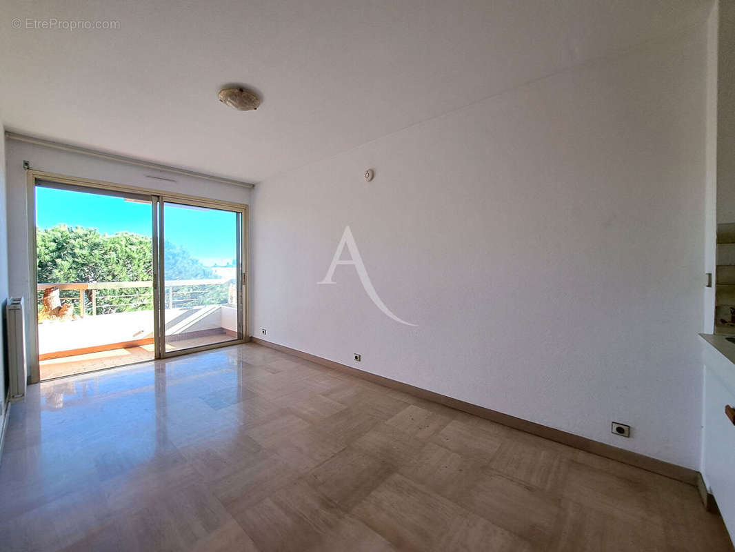 Appartement à SAINT-LAURENT-DU-VAR