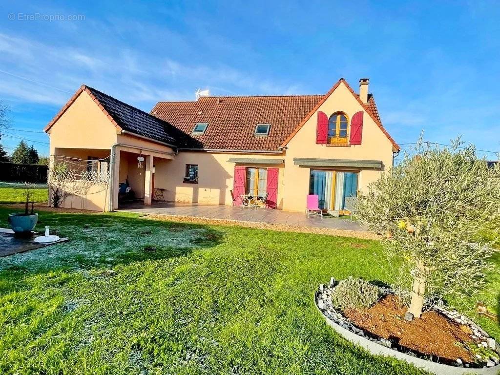 Maison à LA ROCHE-EN-BRENIL