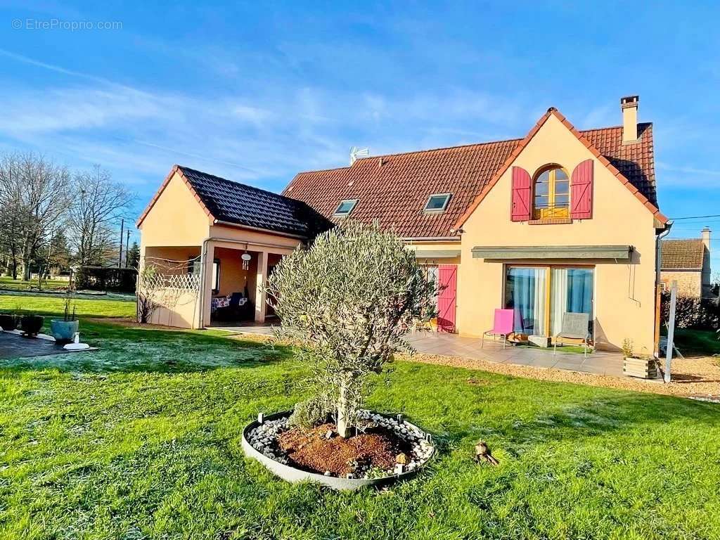 Maison à LA ROCHE-EN-BRENIL