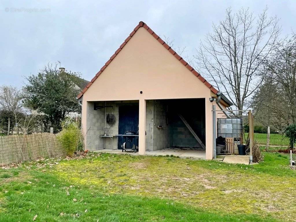 Maison à LA ROCHE-EN-BRENIL