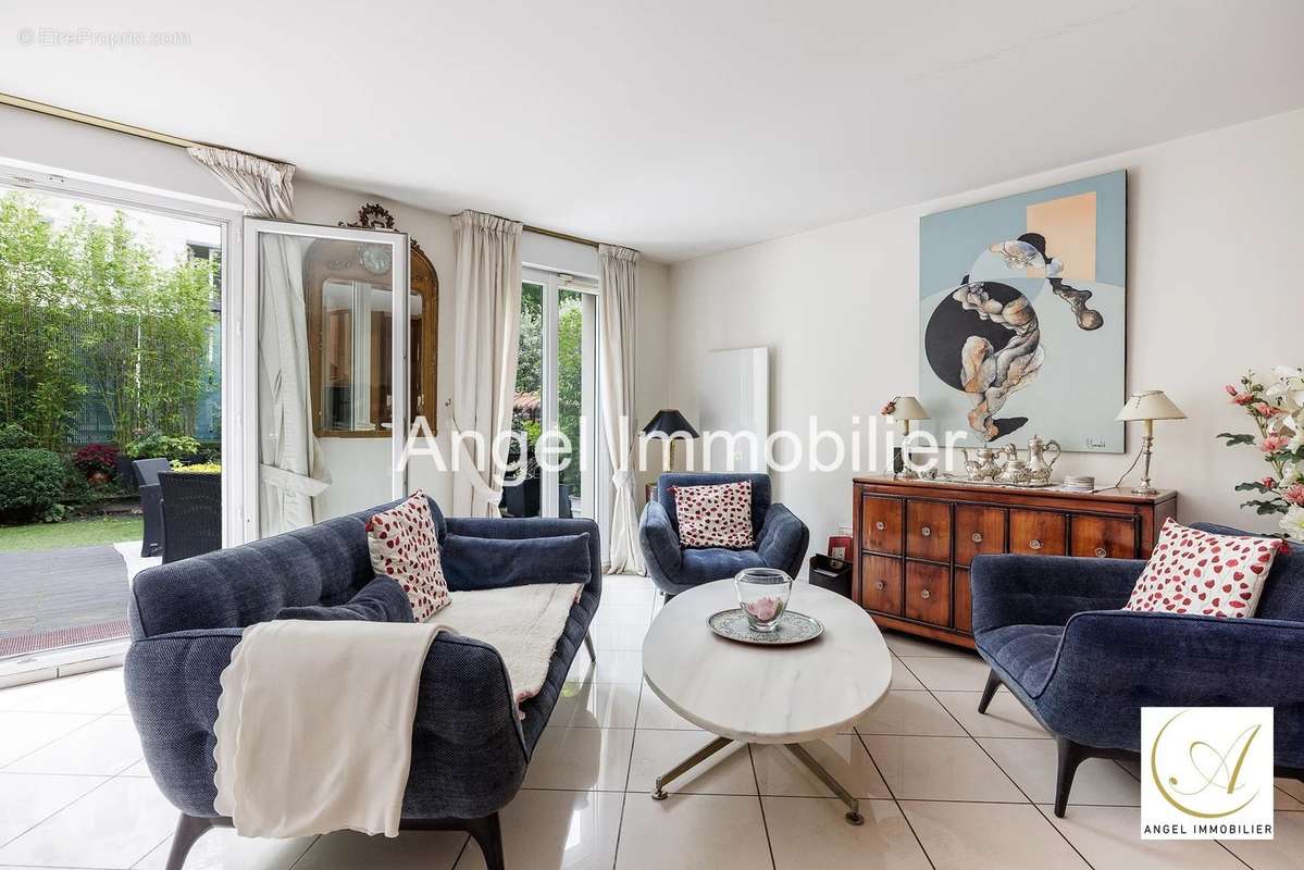 Appartement à CHARENTON-LE-PONT