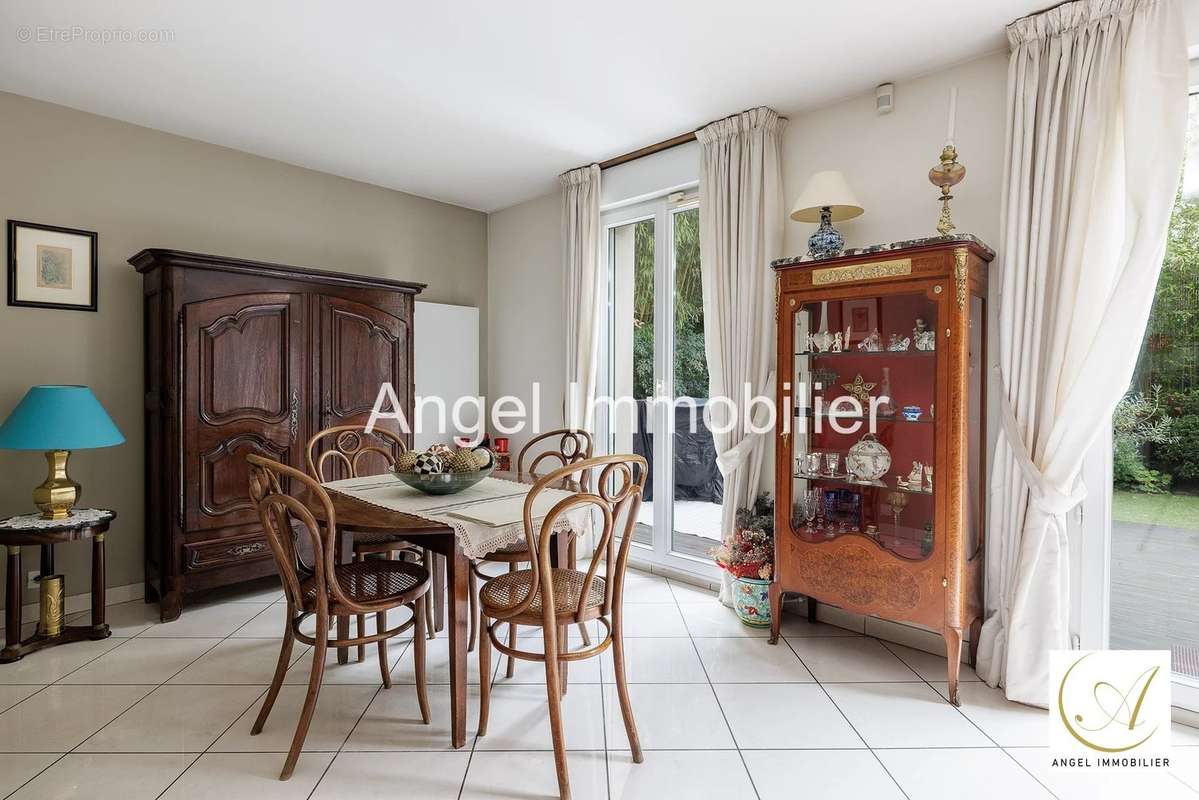 Appartement à CHARENTON-LE-PONT