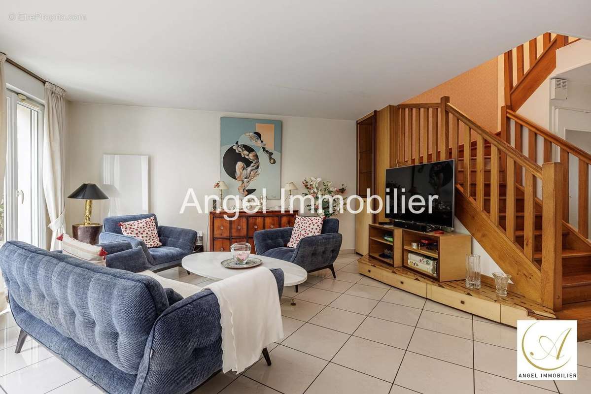 Appartement à CHARENTON-LE-PONT