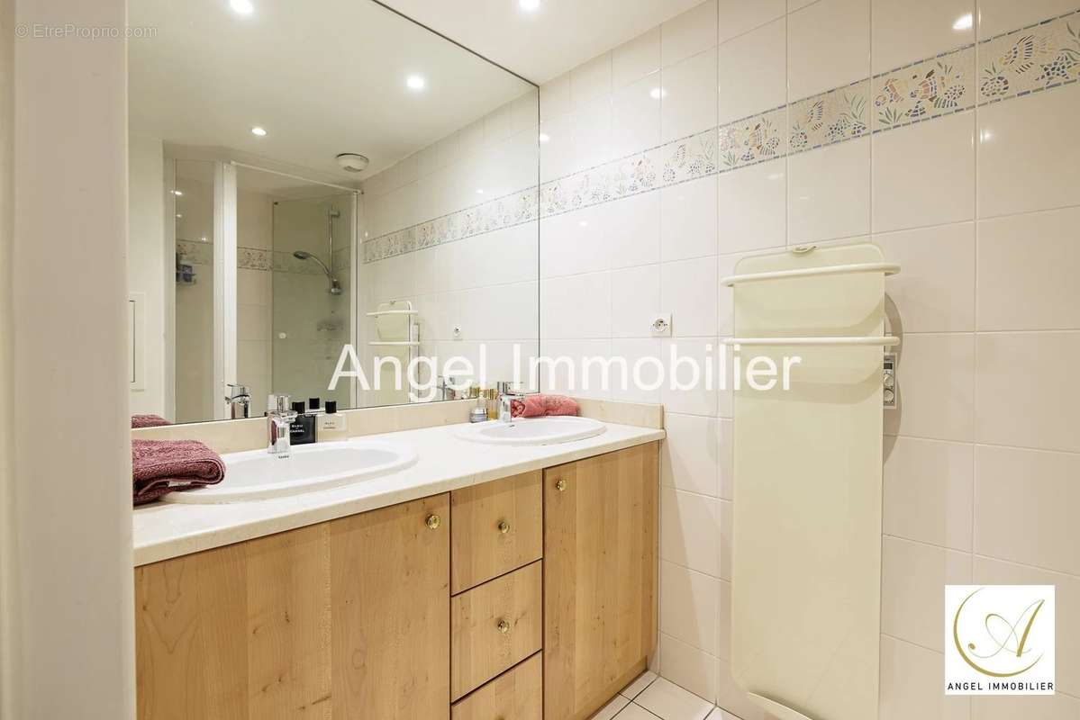 Appartement à CHARENTON-LE-PONT