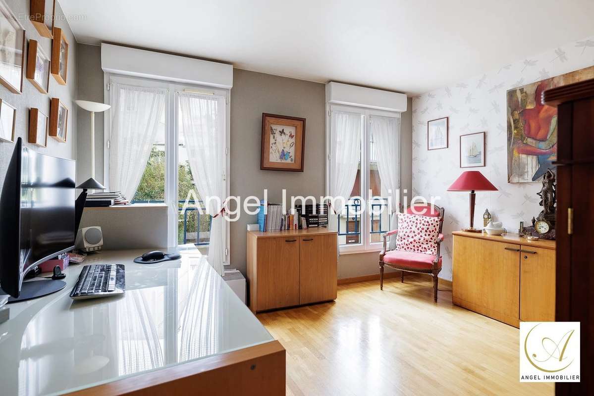 Appartement à CHARENTON-LE-PONT