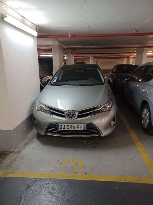 Parking à PARIS-4E