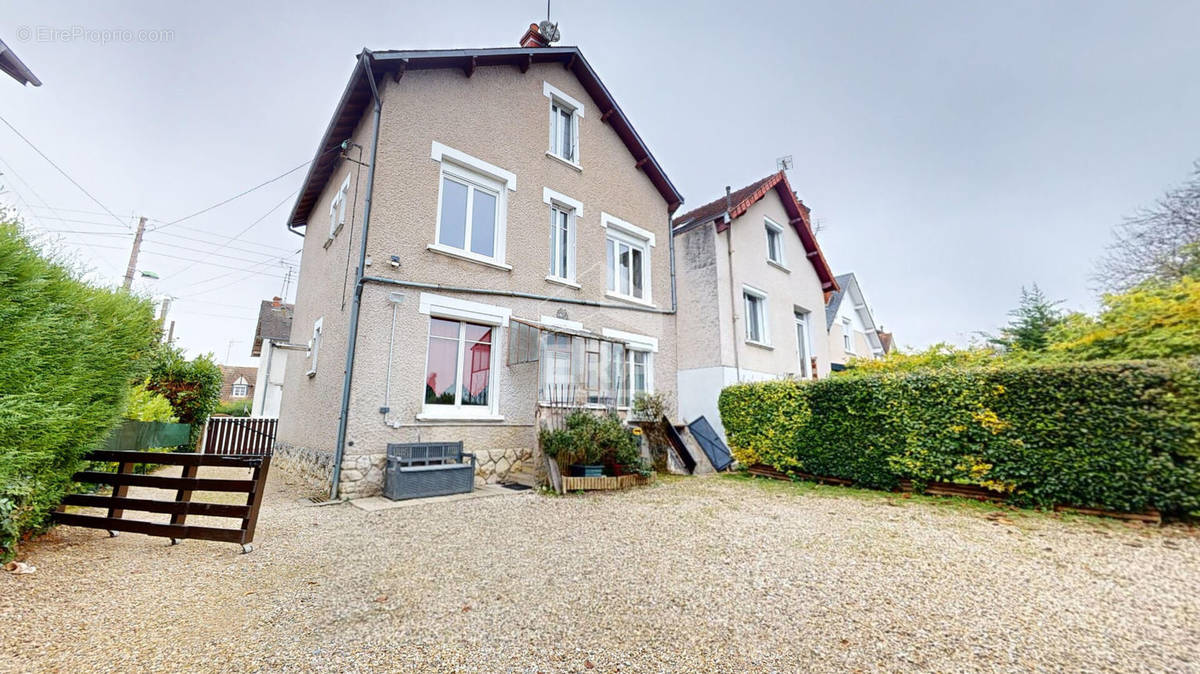 Maison à SAINT-DOULCHARD