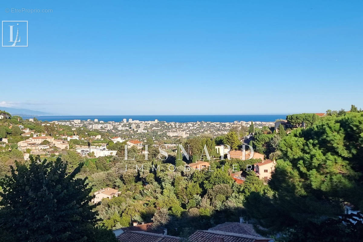 Appartement à VALLAURIS