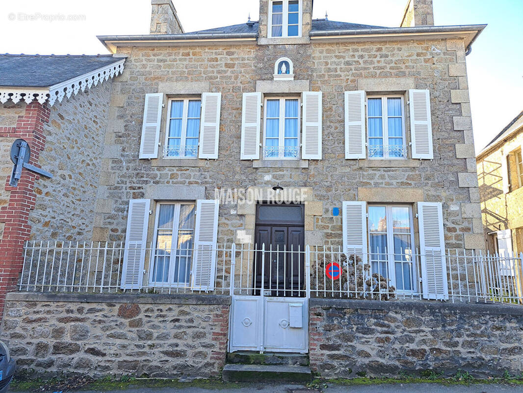 Maison à SAINT-JACUT-DE-LA-MER