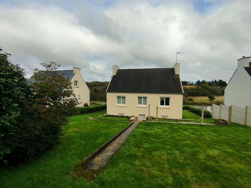 Maison à LAMPAUL-GUIMILIAU