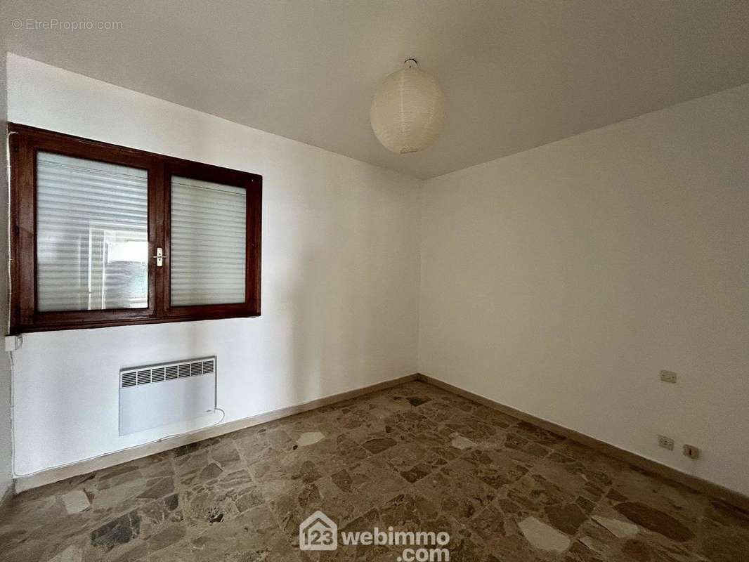 Chambre coté Ouest de 11m2 - Appartement à SAN-NICOLAO