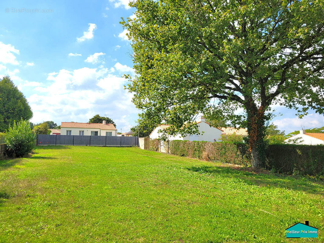 Terrain à CORCOUE-SUR-LOGNE