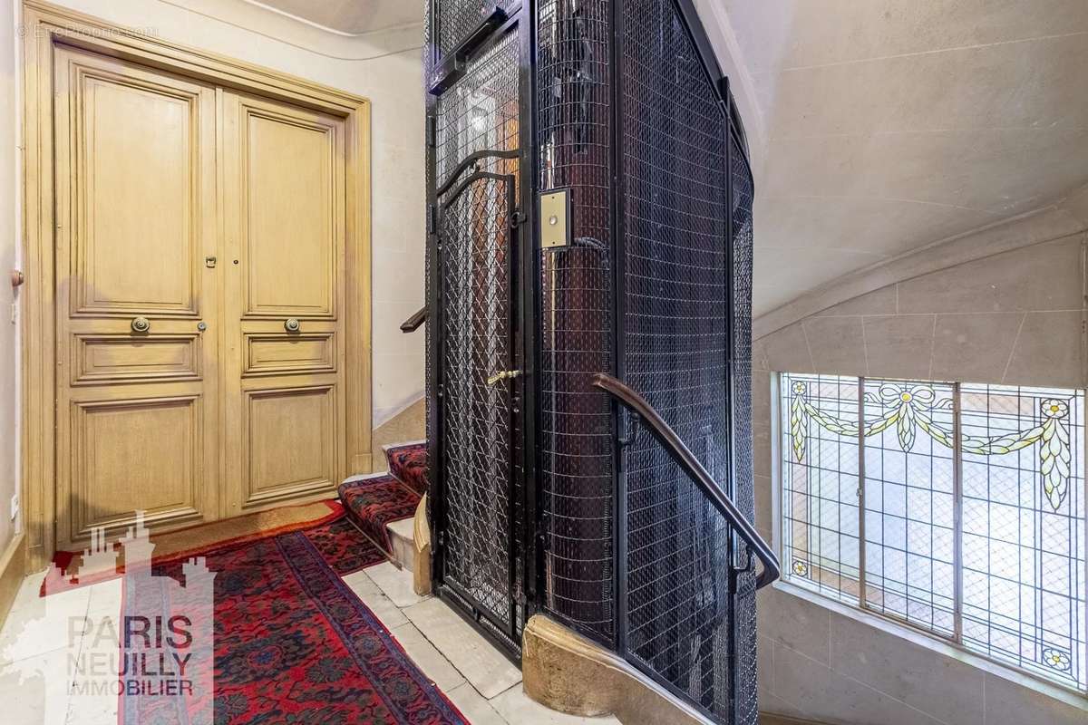 Appartement à PARIS-16E