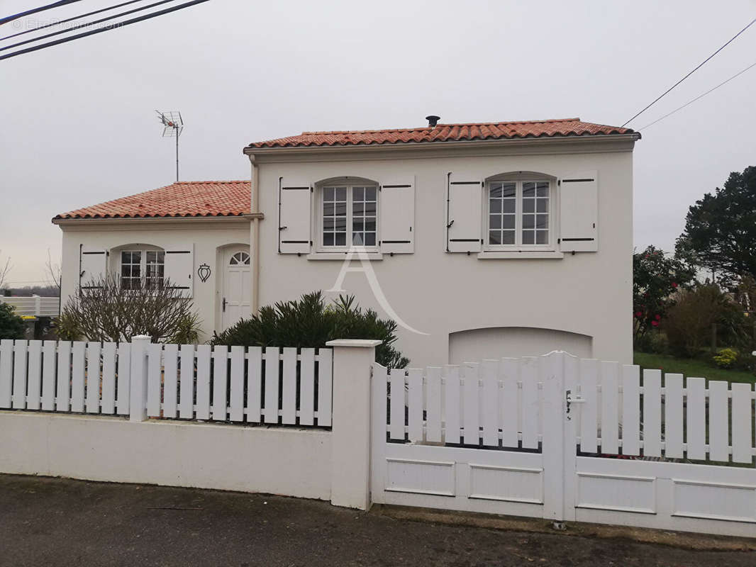 Maison à MOUTIERS-LES-MAUXFAITS