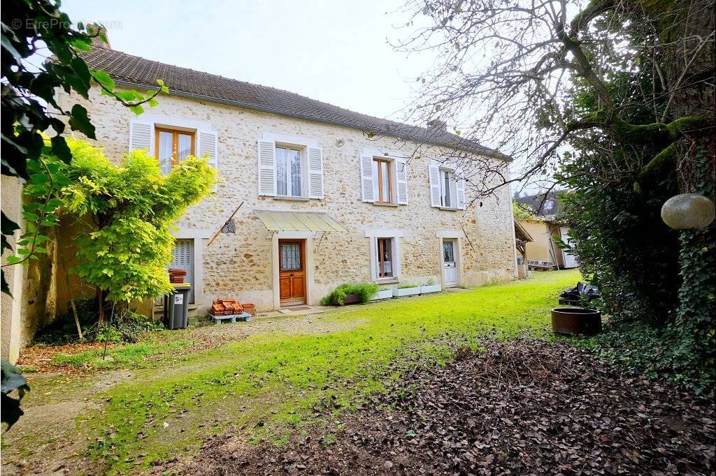 Maison à MEZIERES-SUR-SEINE