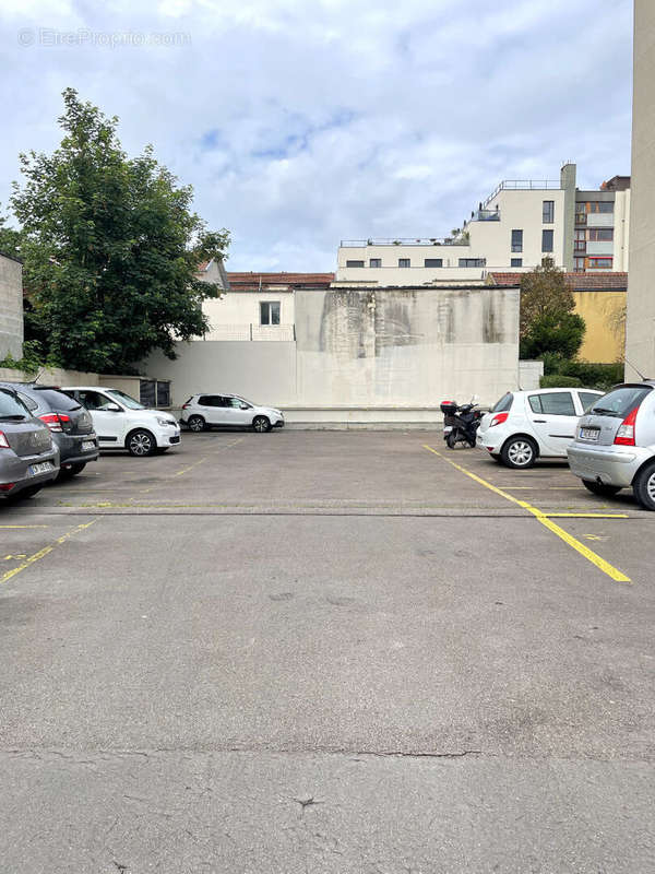 Parking à LE PRE-SAINT-GERVAIS