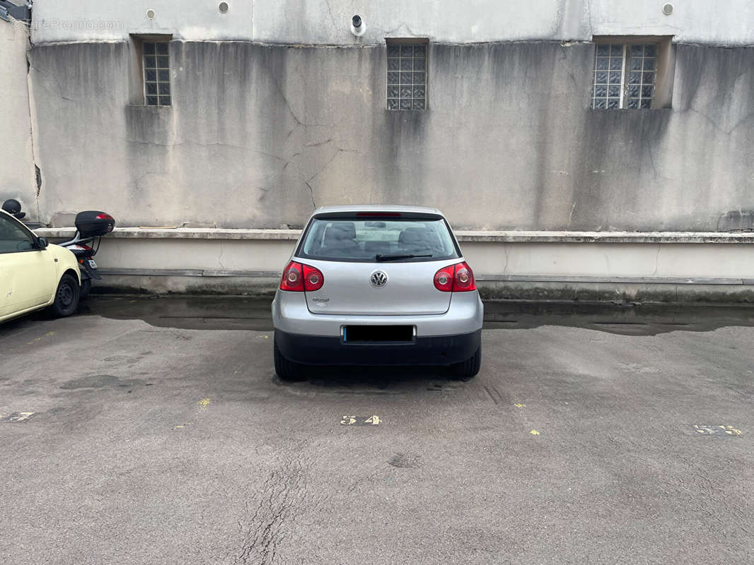 Parking à LE PRE-SAINT-GERVAIS