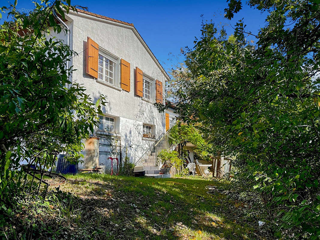 Maison à CHEF-BOUTONNE