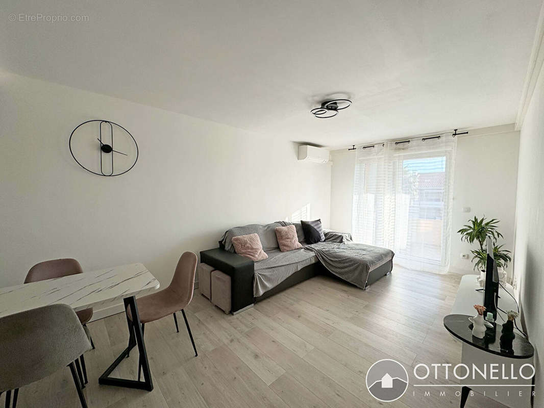 Appartement à ROQUEBRUNE-SUR-ARGENS