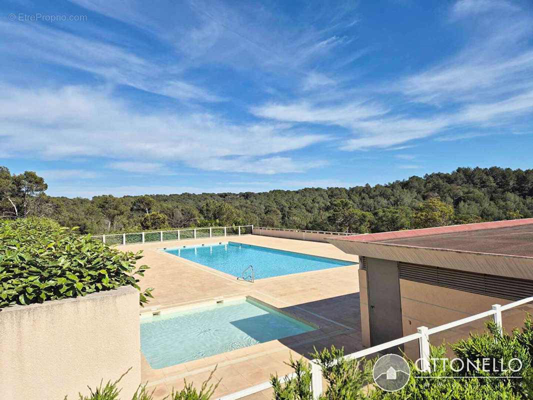 Appartement à ROQUEBRUNE-SUR-ARGENS