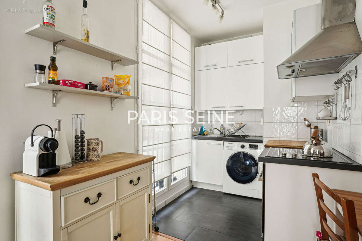 Appartement à PARIS-1E