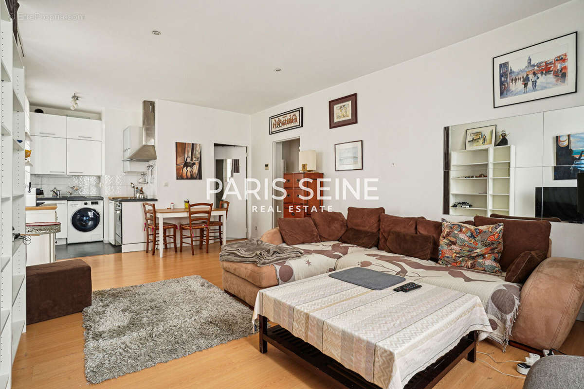 Appartement à PARIS-1E