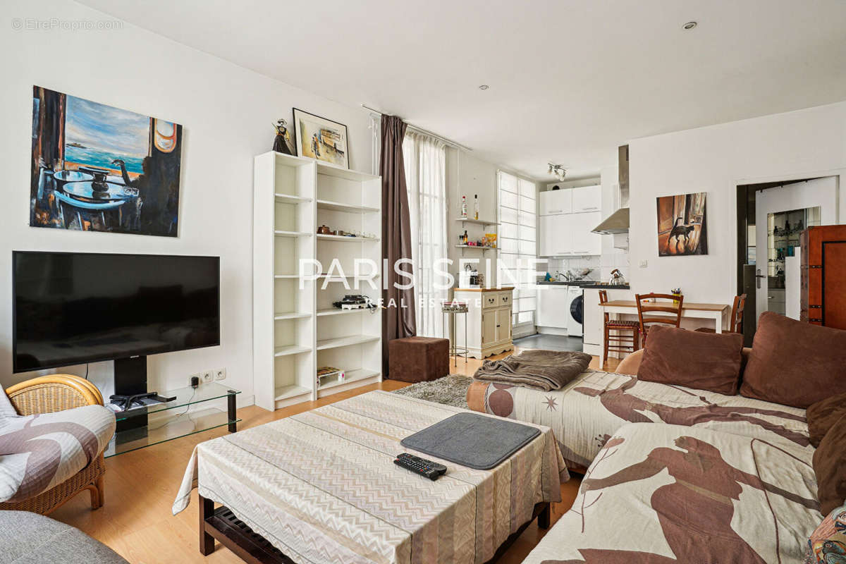 Appartement à PARIS-1E