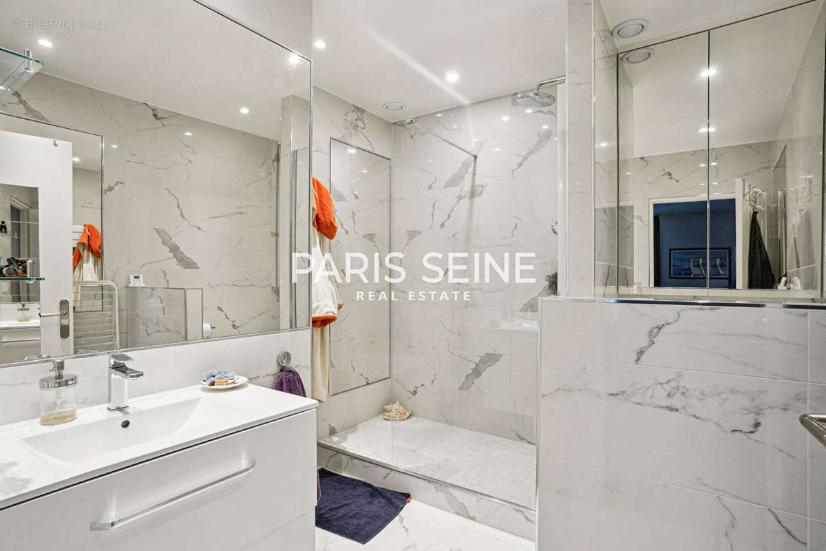 Appartement à PARIS-1E