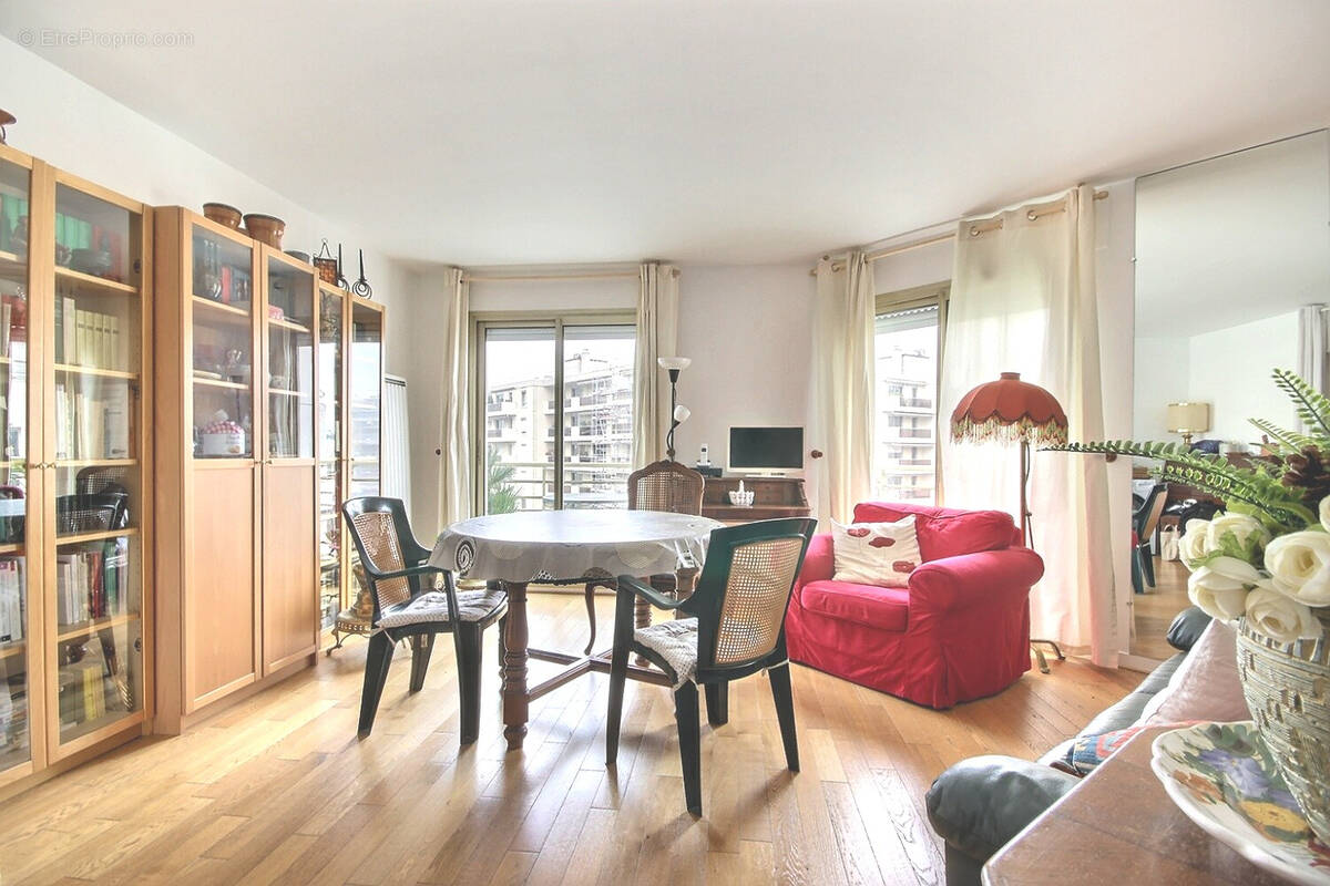 Appartement à LEVALLOIS-PERRET