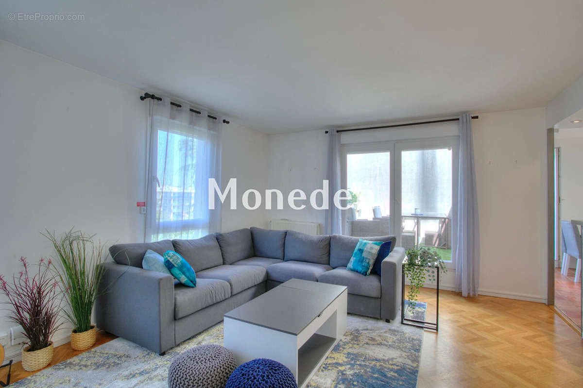 Appartement à COURBEVOIE