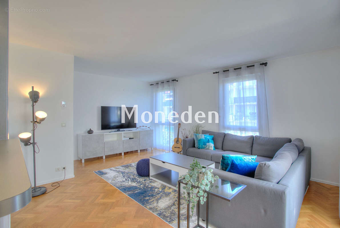 Appartement à COURBEVOIE