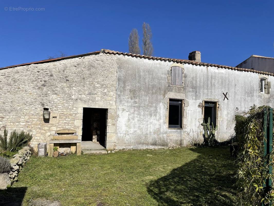 Maison à GREZAC