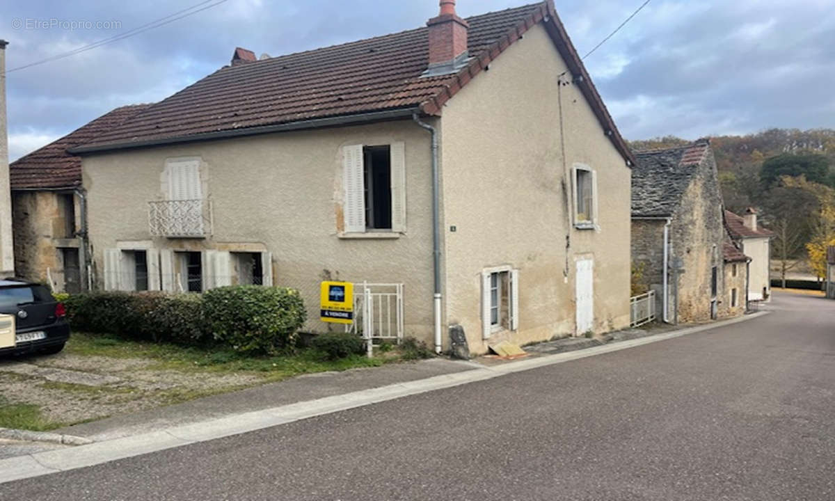 Maison à GRANCEY-LE-CHATEAU-NEUVELLE