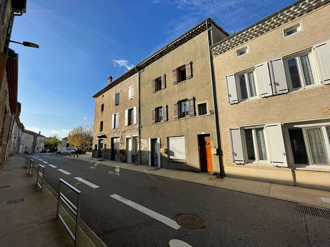 Appartement à VERNOUX-EN-VIVARAIS