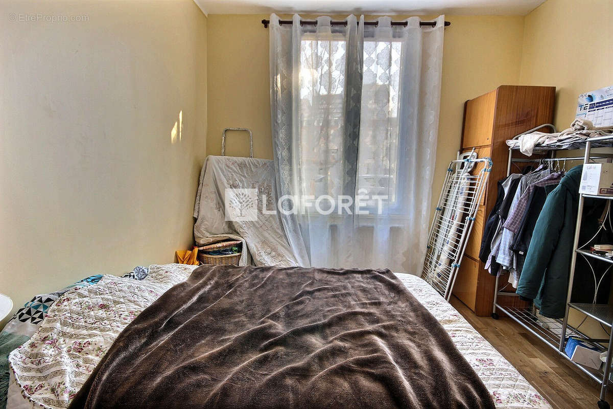 Appartement à COURBEVOIE